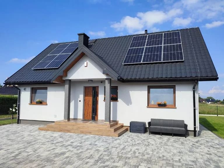 Dom szkieletowy Kamilek: Funkcjonalny i energooszczędny projekt