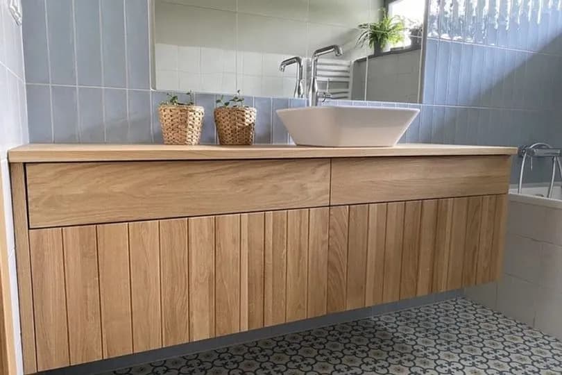 Jakie materiały do mebli łazienkowych zapewnią trwałość i odporność?