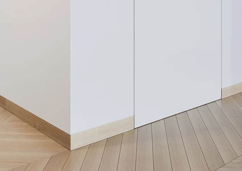 Listwy przypodłogowe zlicowane ze ścianą: elegancja i funkcjonalność