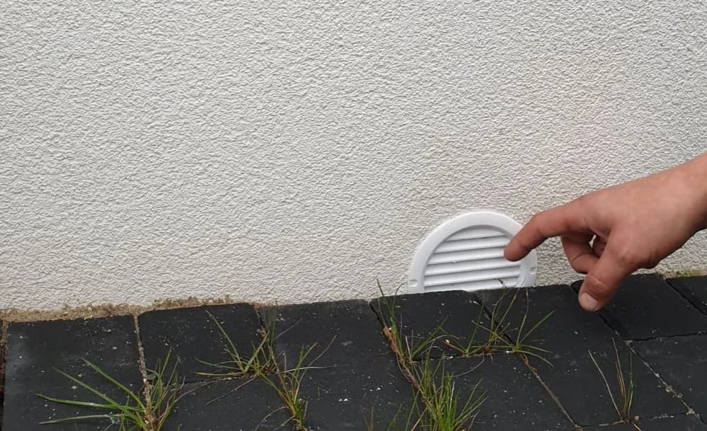 Na jakiej wysokości czerpnia powietrza do kominka zapewni bezpieczeństwo?