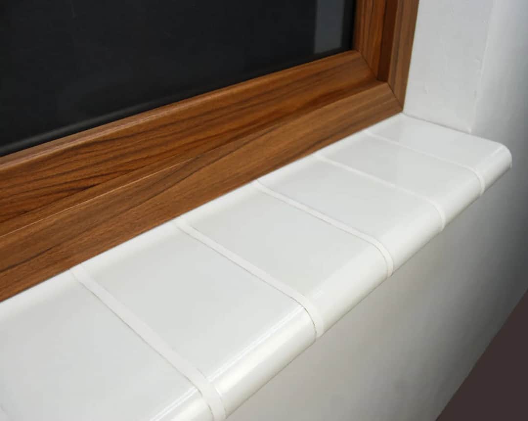 Kafelki na parapety zewnętrzne: trwałość i estetyka w jednym