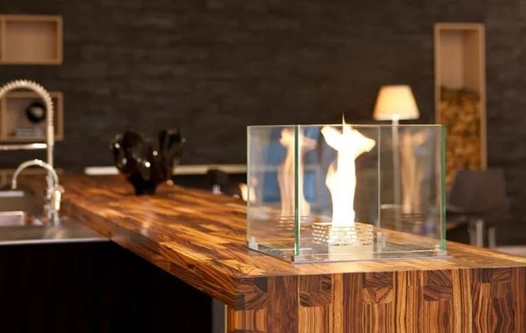 Jak długo pali się biopaliwo do kominka? Czas spalania i wydajność