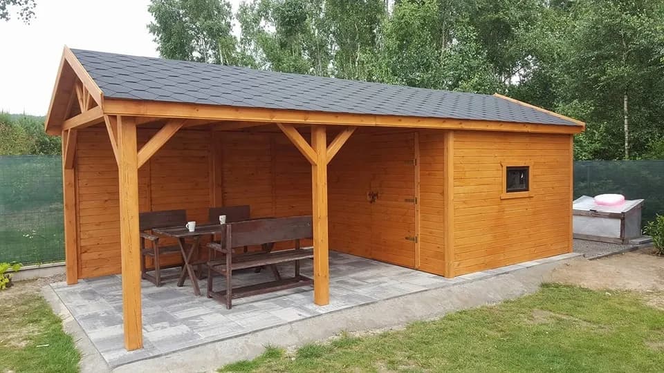 Jak zbudować altanę z domkiem gospodarczym: porady i koszty