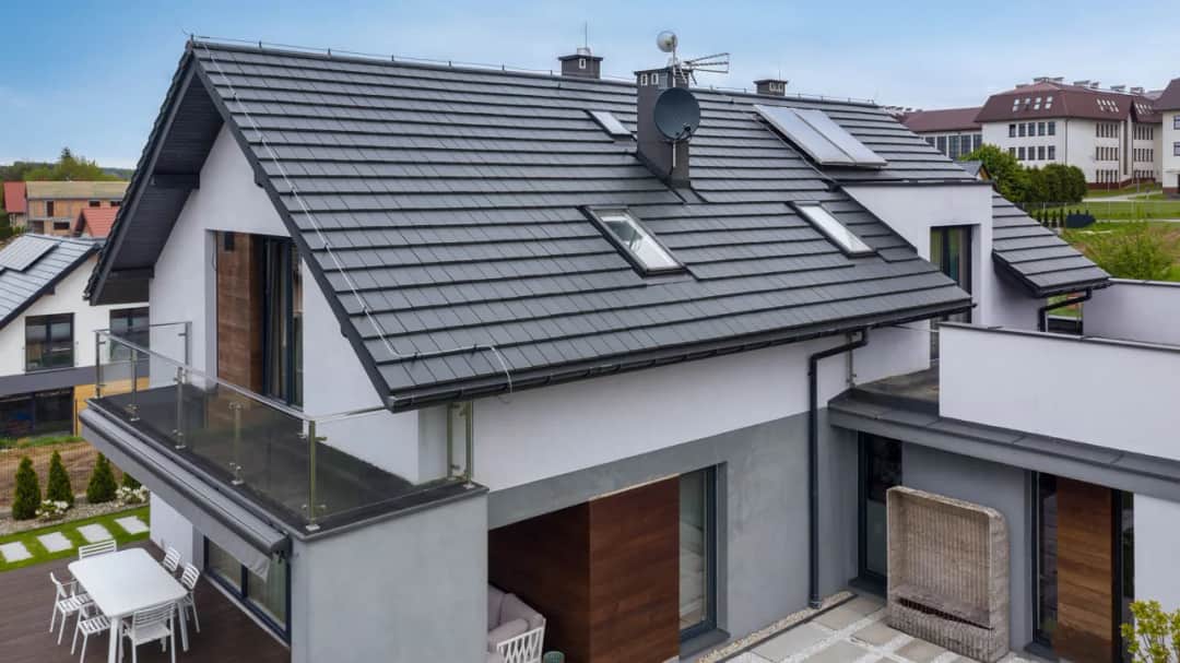 Dachówka Domino: Ceny i koszty pokrycia dachu ceramicznego